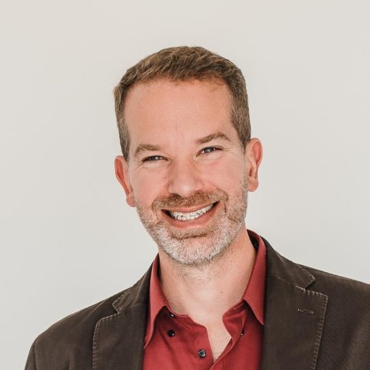 Christopher Arnold Headshot